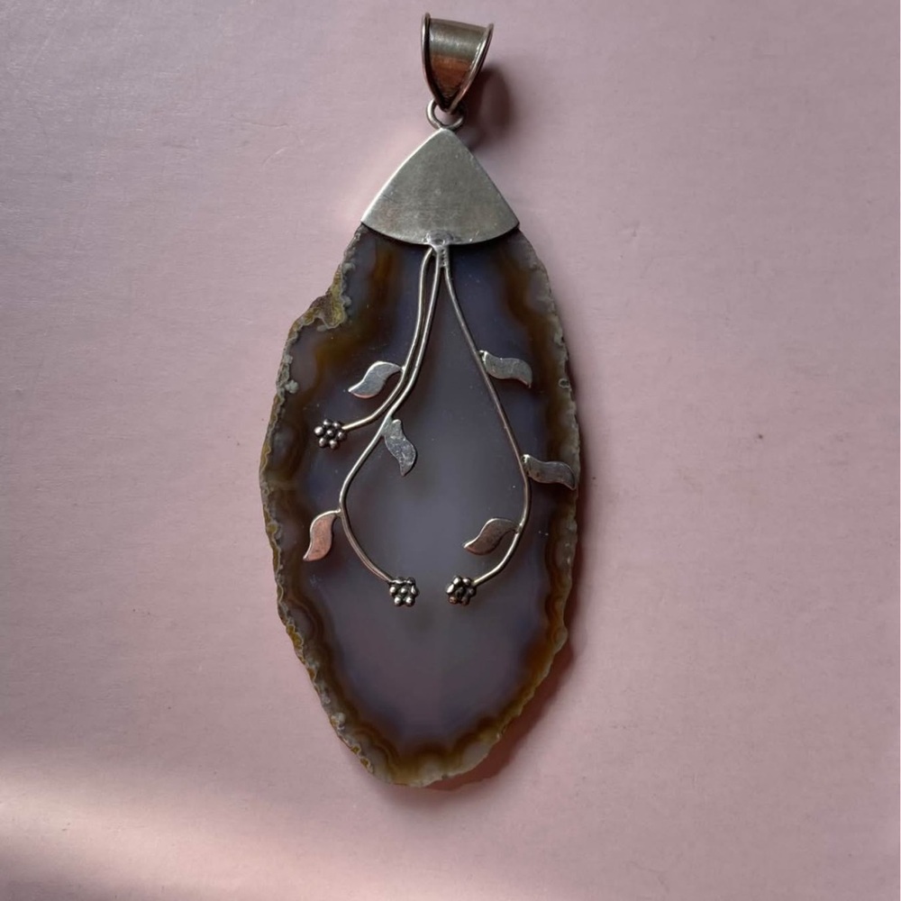 Silver and Gray Agate Pendant Necklace